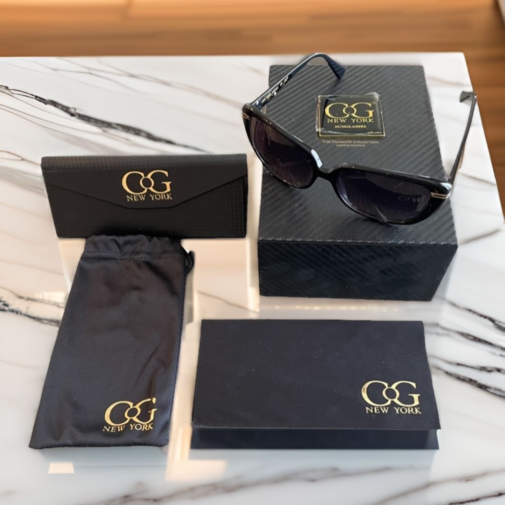 Luxury Black Sunglasses Gift Set for Women - Case, Pouch & Cloth Included